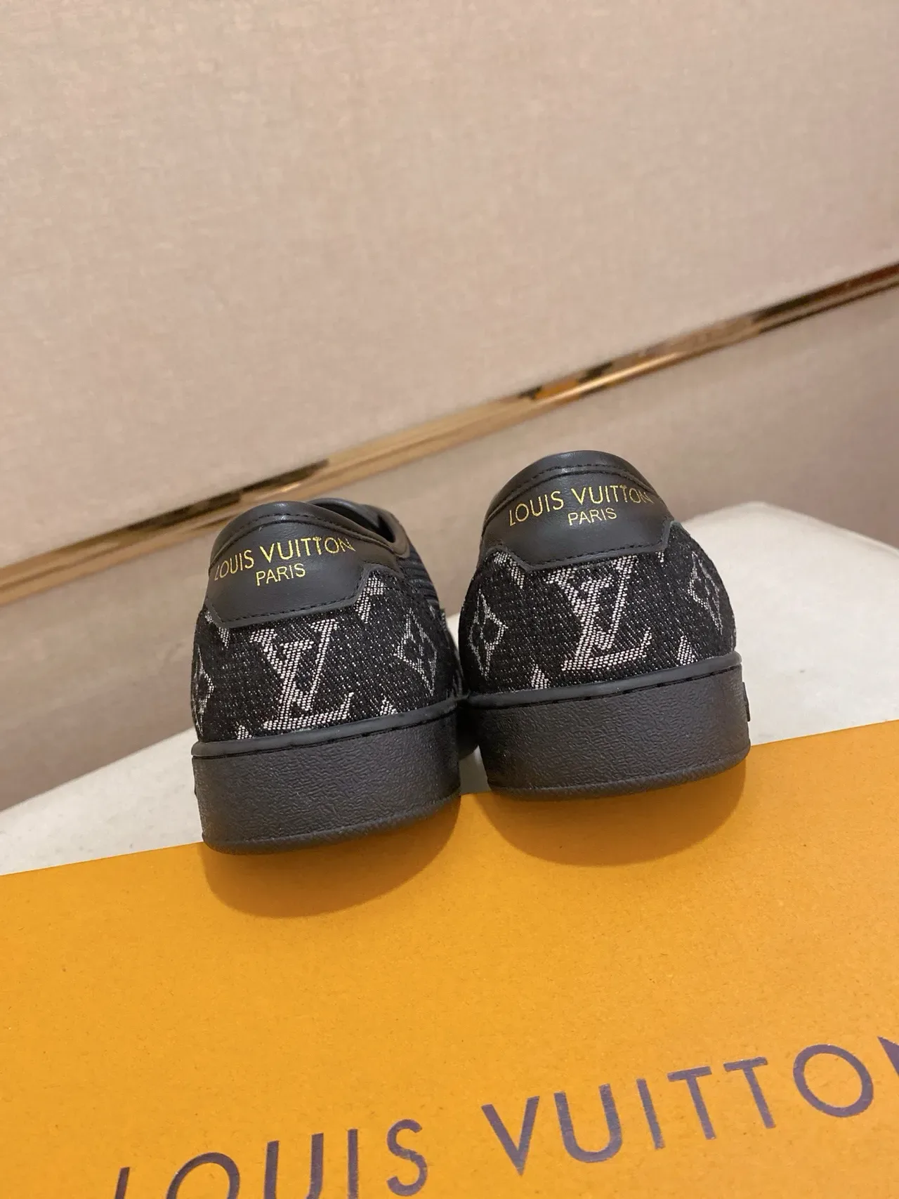 Louis Vuitton LV Trainer Baskets Lifestyle Noir Blanc Monogramme Jacquard Panneau Textil Supérieur 2