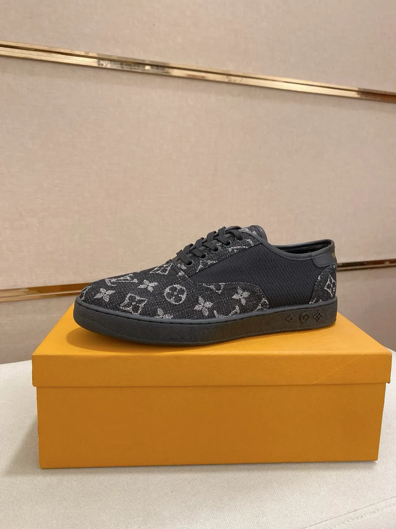 Louis Vuitton LV Trainer Baskets Lifestyle Noir Blanc Monogramme Jacquard Panneau Textil Supérieur 6