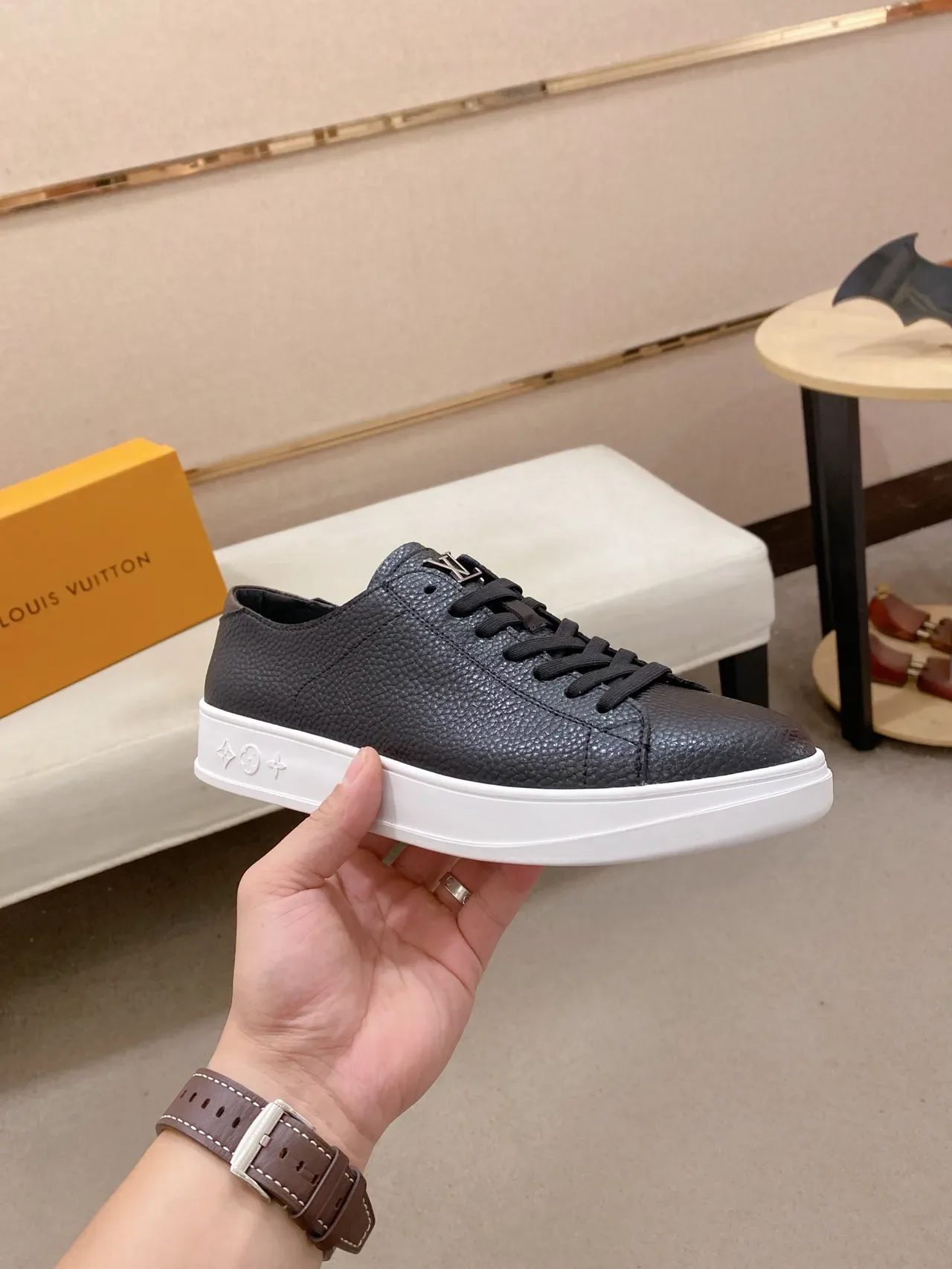 Louis Vuitton LV Trainer Preto Branco Couro Texturizado Parte Superior Solado Plataforma Grossa Tênis Lifestyle 5