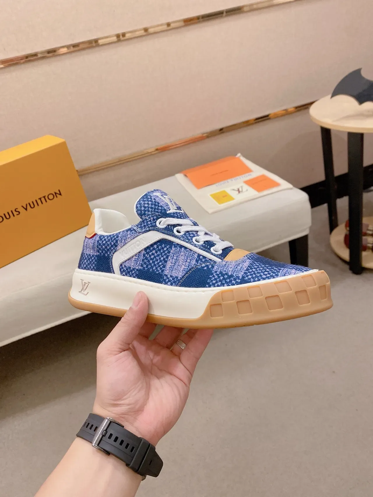 Louis Vuitton LV Trainer 蓝色米色 像素化纺织鞋面 网格图案橡胶外底 生活方式运动鞋 4
