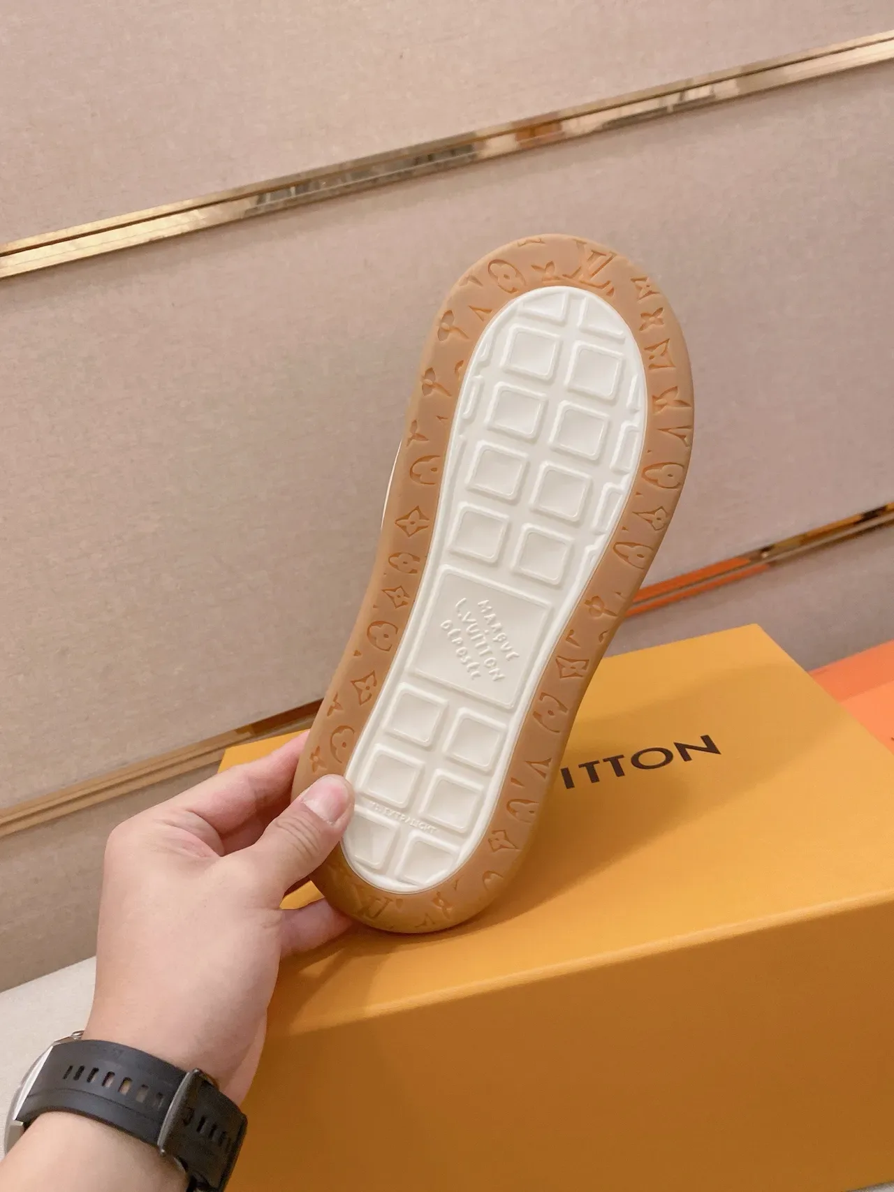 Louis Vuitton LV Trainer 蓝色米色 像素化纺织鞋面 网格图案橡胶外底 生活方式运动鞋 9