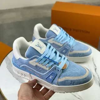 Louis Vuitton LV Sneakers Lifestyle Azul Blanco Denim Texturizado Parte Superior Monograma Embossed