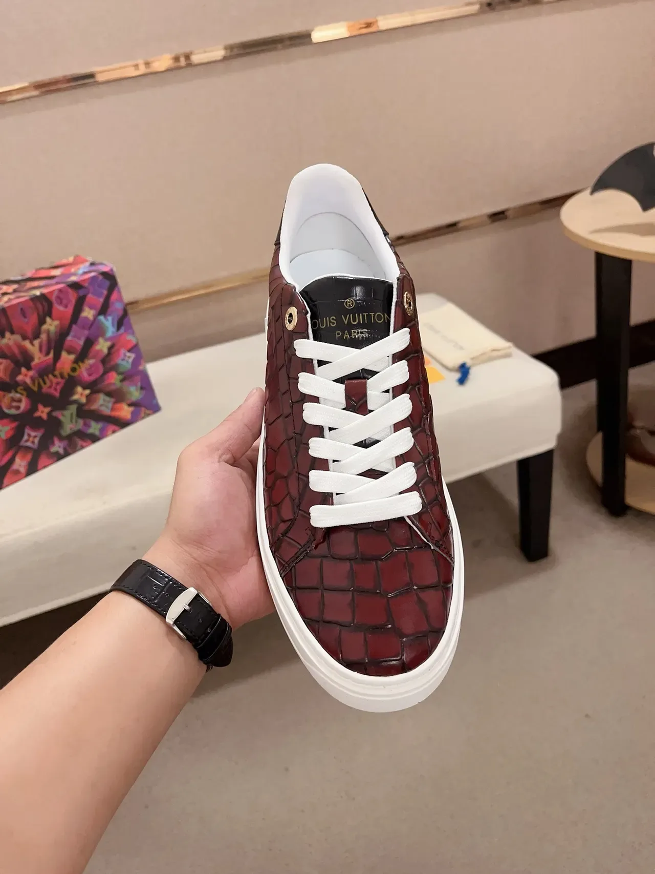 Louis Vuitton LV Trainer 酒红色 白色 鳄鱼压纹皮革 平台鞋底 生活方式运动鞋 2