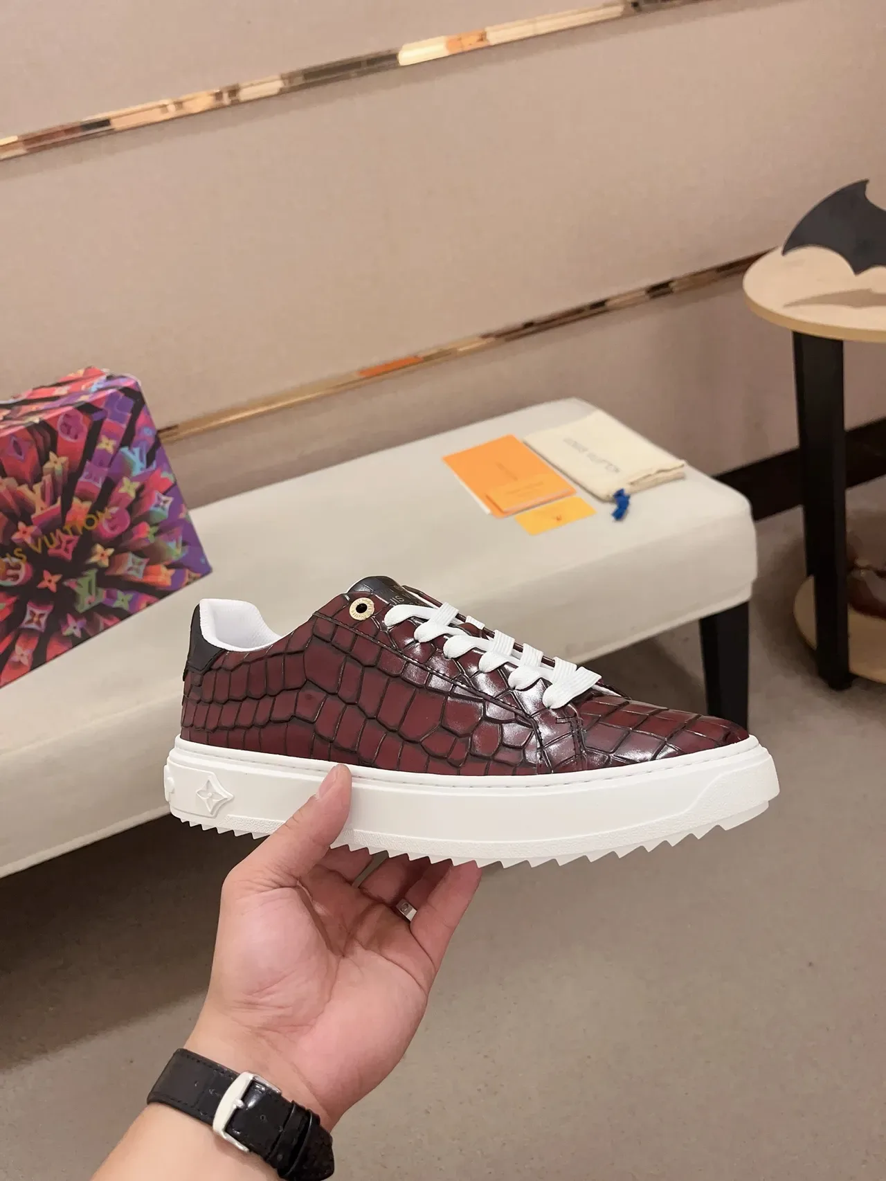 Louis Vuitton LV Trainer 酒红色 白色 鳄鱼压纹皮革 平台鞋底 生活方式运动鞋 4