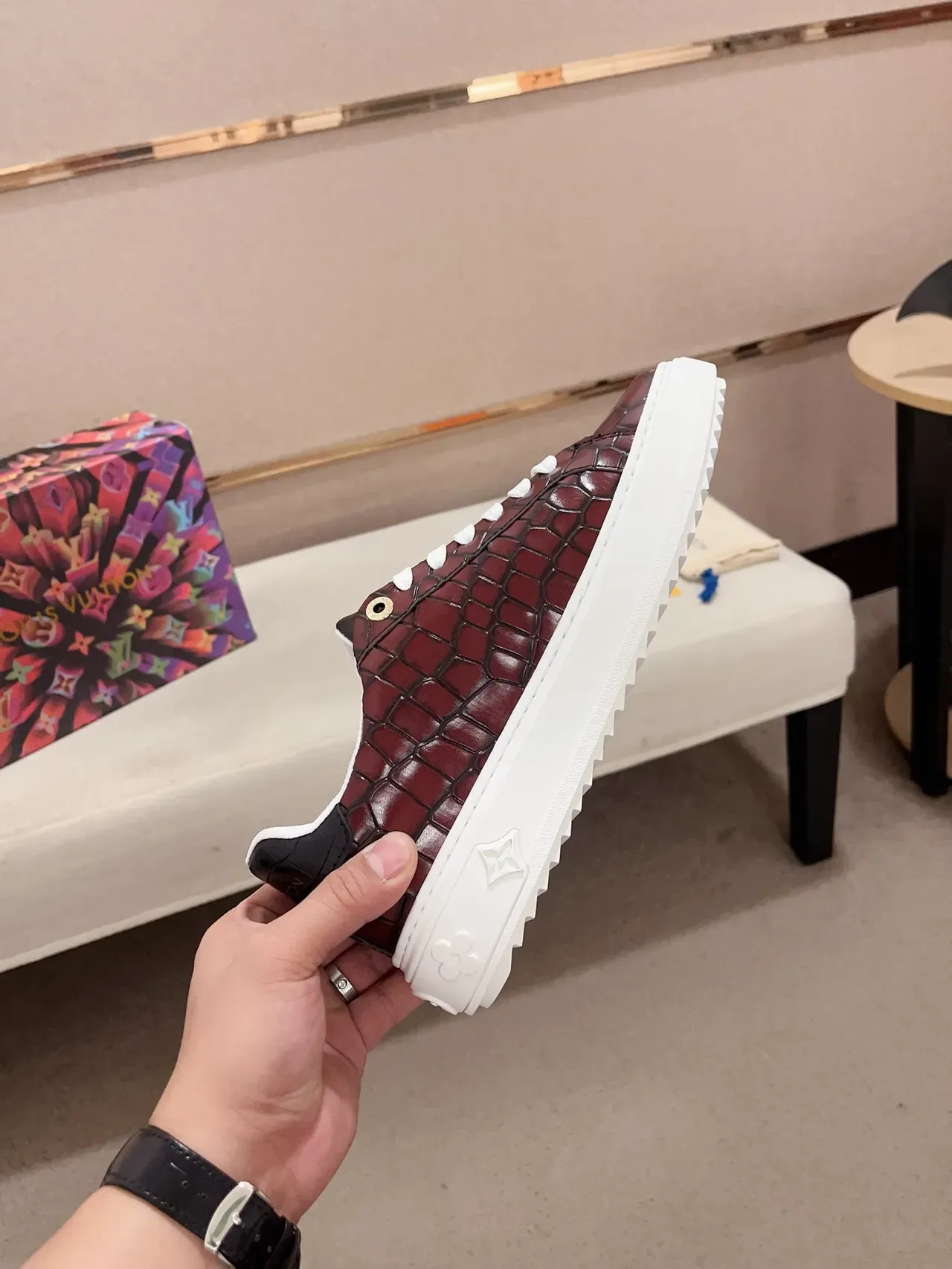 Louis Vuitton LV Trainer 酒红色 白色 鳄鱼压纹皮革 平台鞋底 生活方式运动鞋 5