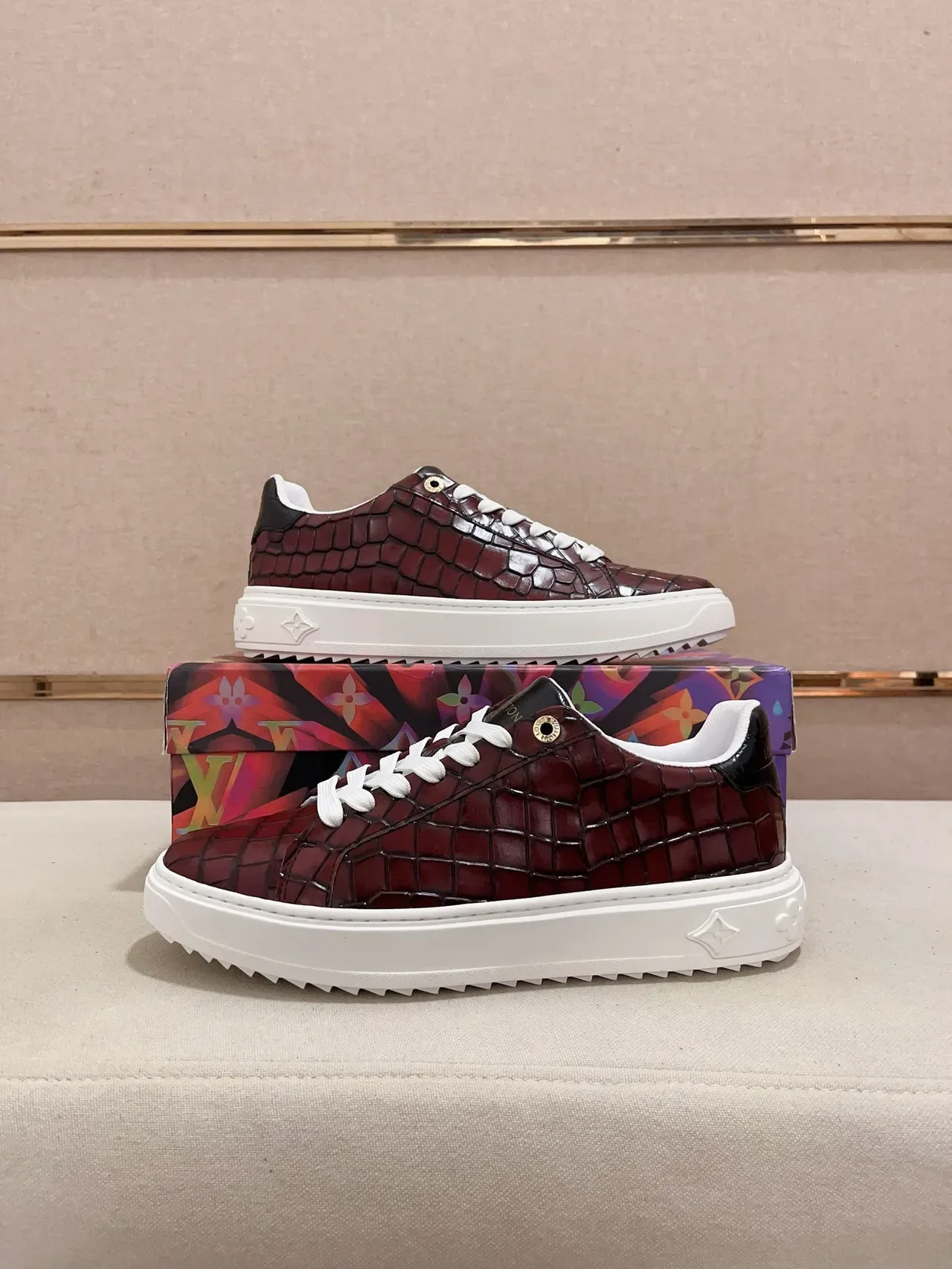Louis Vuitton LV Trainer 酒红色 白色 鳄鱼压纹皮革 平台鞋底 生活方式运动鞋 7