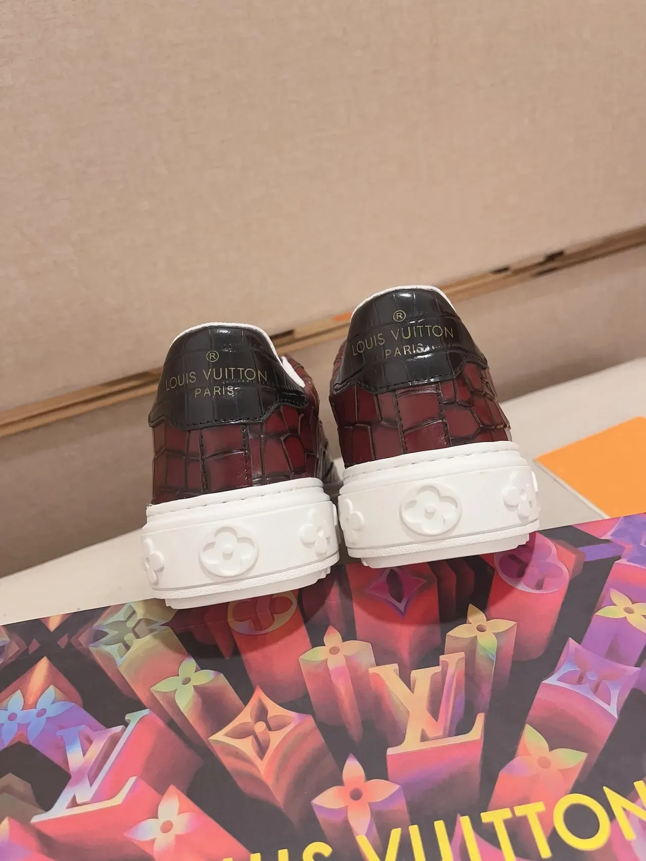 Louis Vuitton LV Trainer 酒红色 白色 鳄鱼压纹皮革 平台鞋底 生活方式运动鞋 8