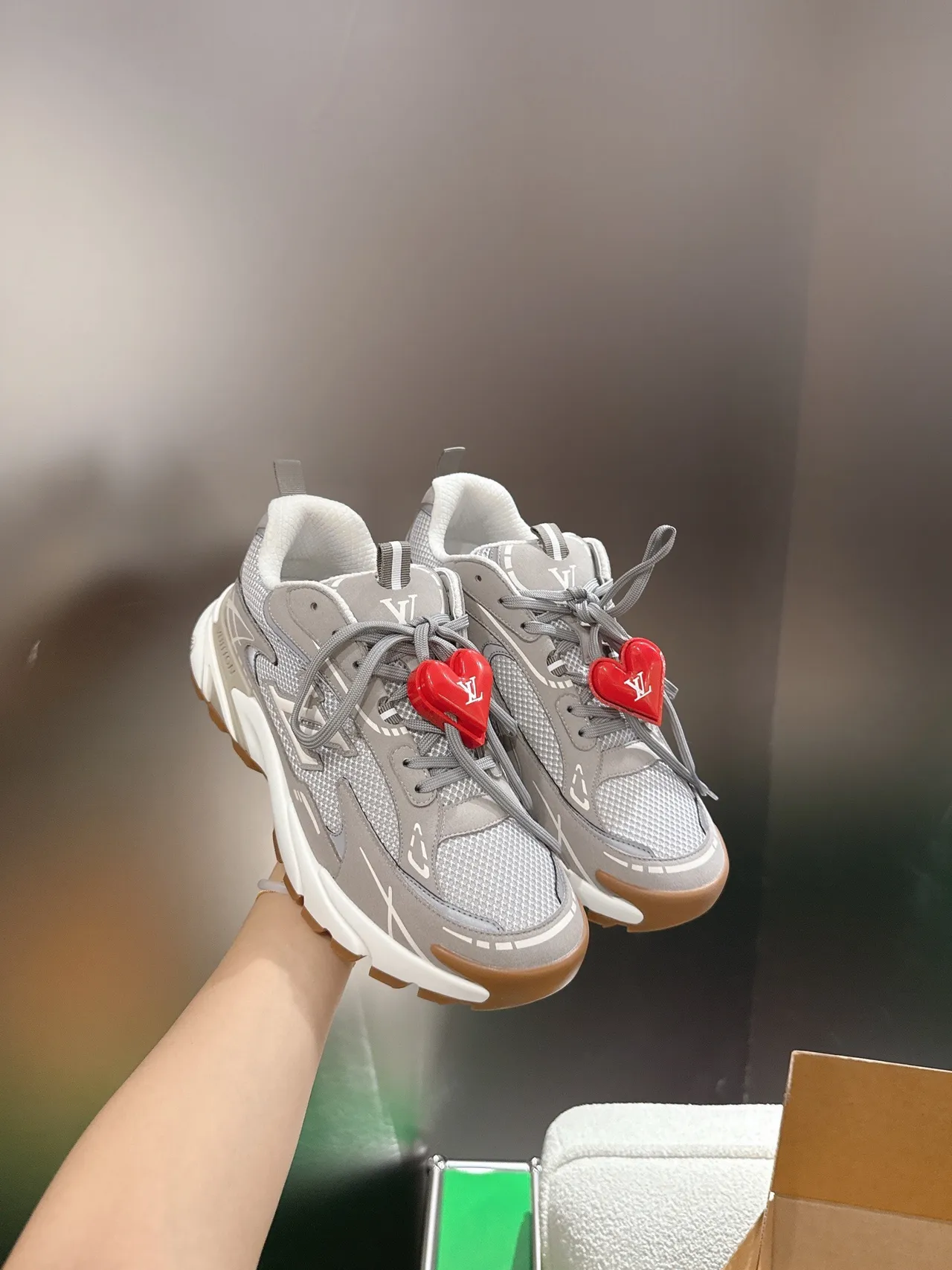 Louis Vuitton LV Trainer Cinza Sola Vermelha Malha E Sobreposição Sintética Tênis Chunky 5