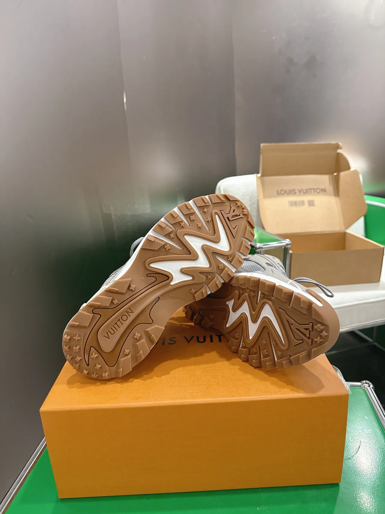 Louis Vuitton LV Trainer Cinza Sola Vermelha Malha E Sobreposição Sintética Tênis Chunky 8