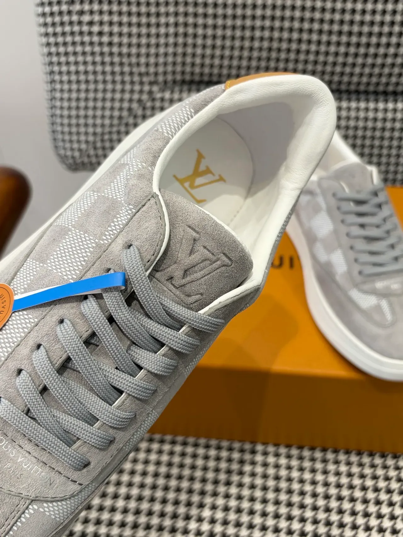 Louis Vuitton LV Trainer Cinza Branco Camurça Superior Padrão Monogram Checkered Tênis Lifestyle 2