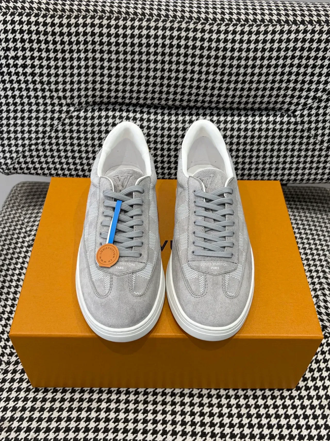 Louis Vuitton LV Trainer Cinza Branco Camurça Superior Padrão Monogram Checkered Tênis Lifestyle 5