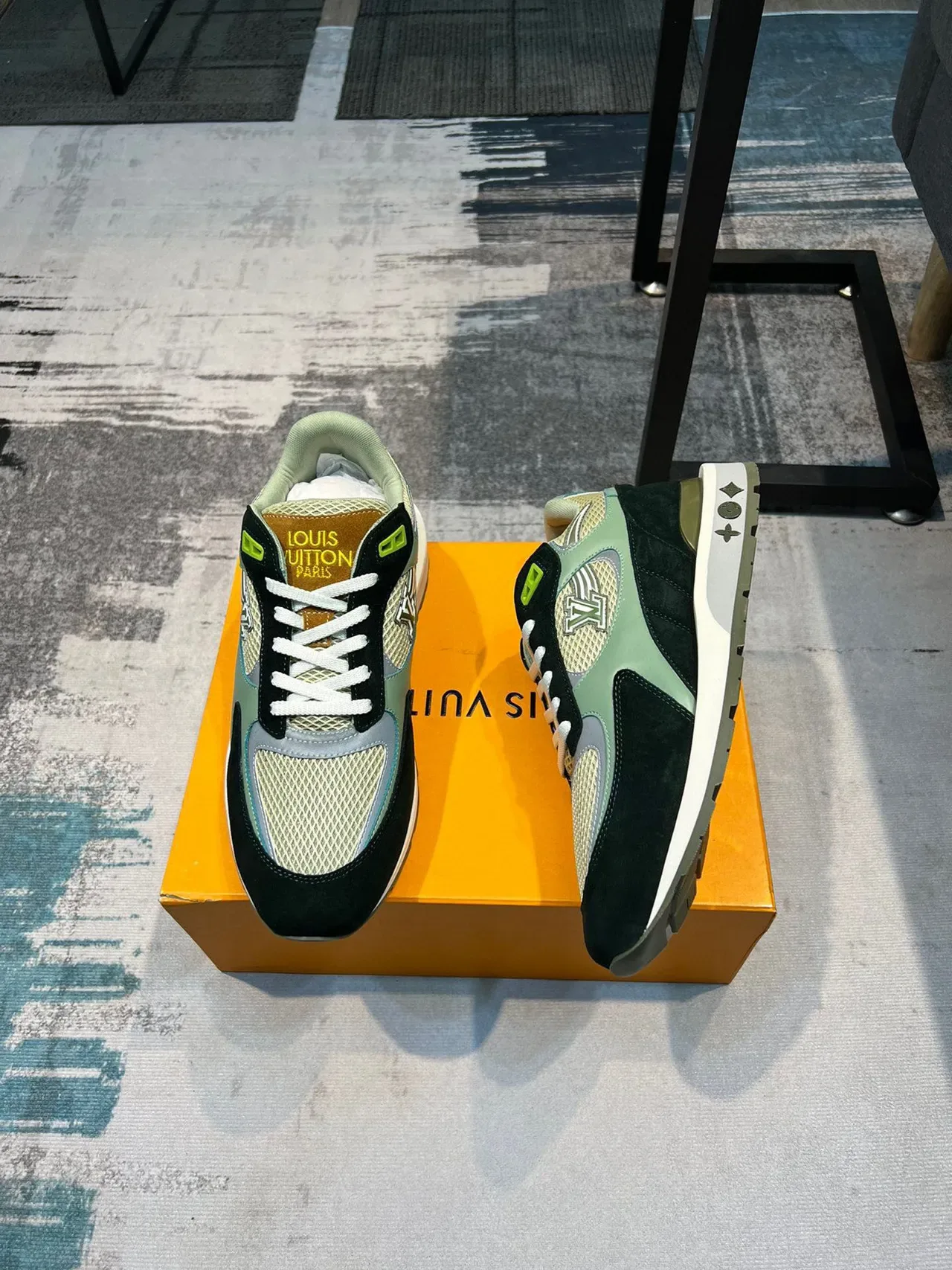 Louis Vuitton LV Trainer Verde Bege Multi-Material Malha e Camurça Tênis Lifestyle 4