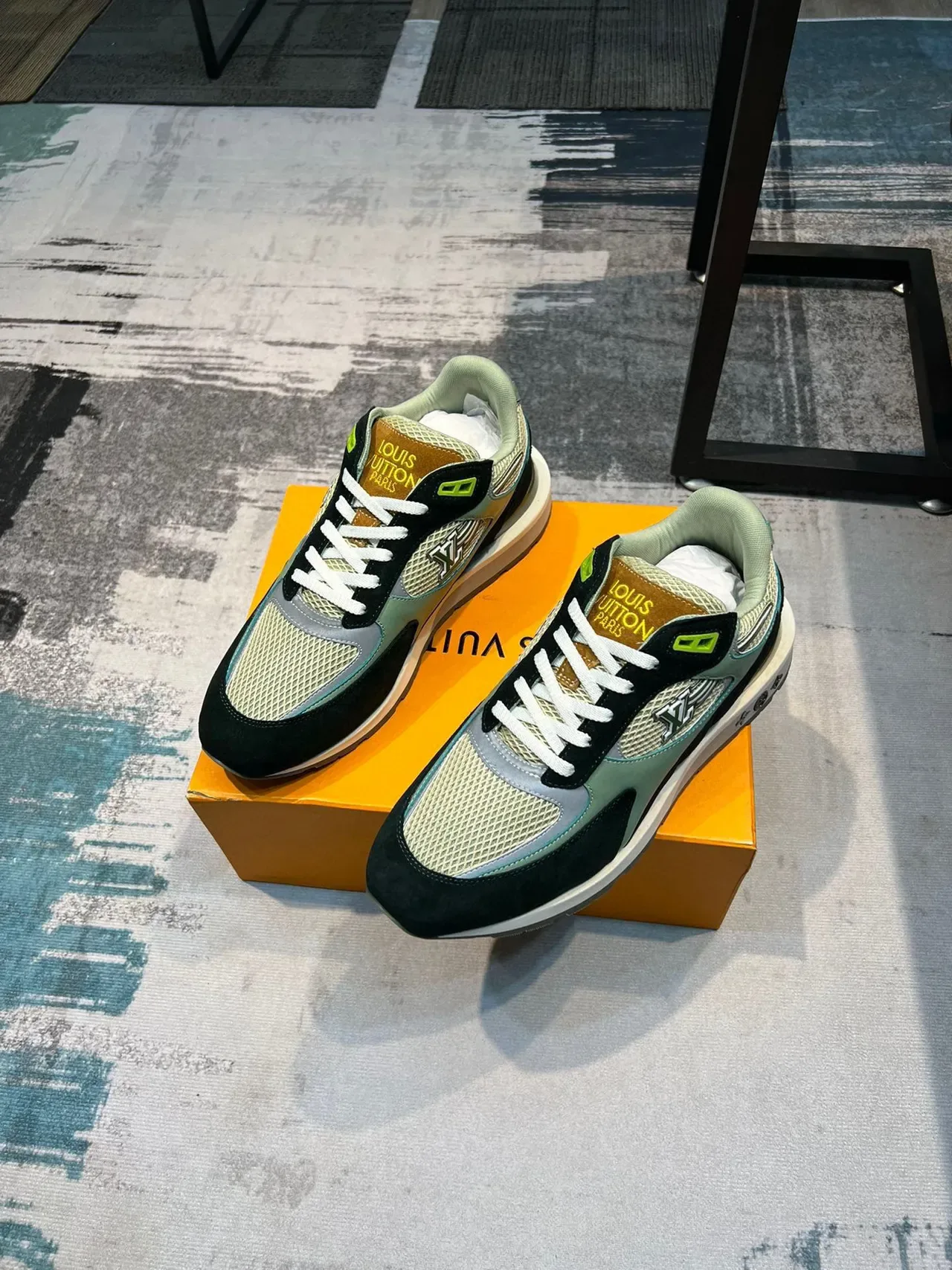 Louis Vuitton LV Trainer Verde Bege Multi-Material Malha e Camurça Tênis Lifestyle 5