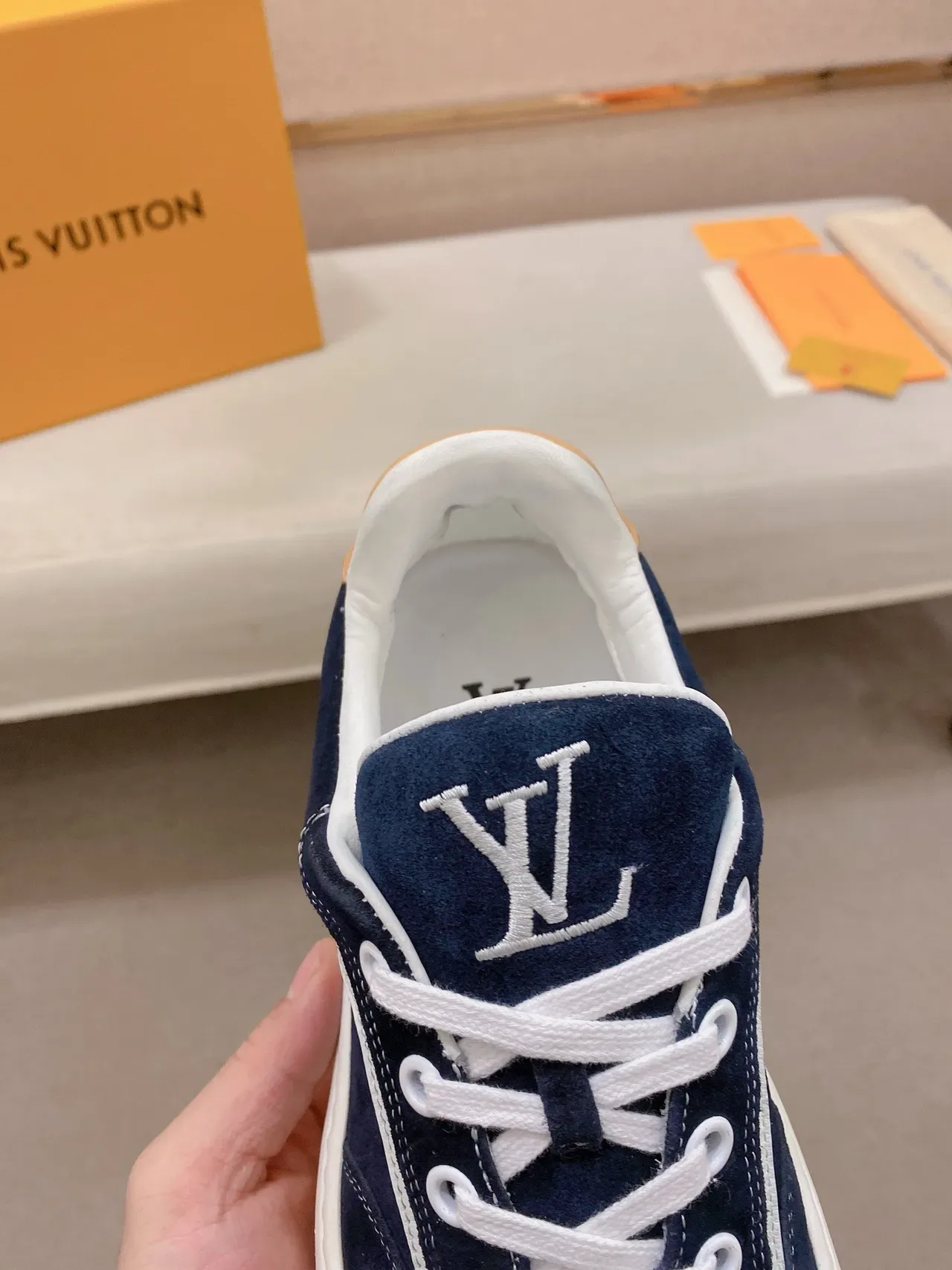 Louis Vuitton LV Trainer Color Navy Beige, Upper de ante, Rayas blancas contrastantes, Zapatillas Lifestyle 6