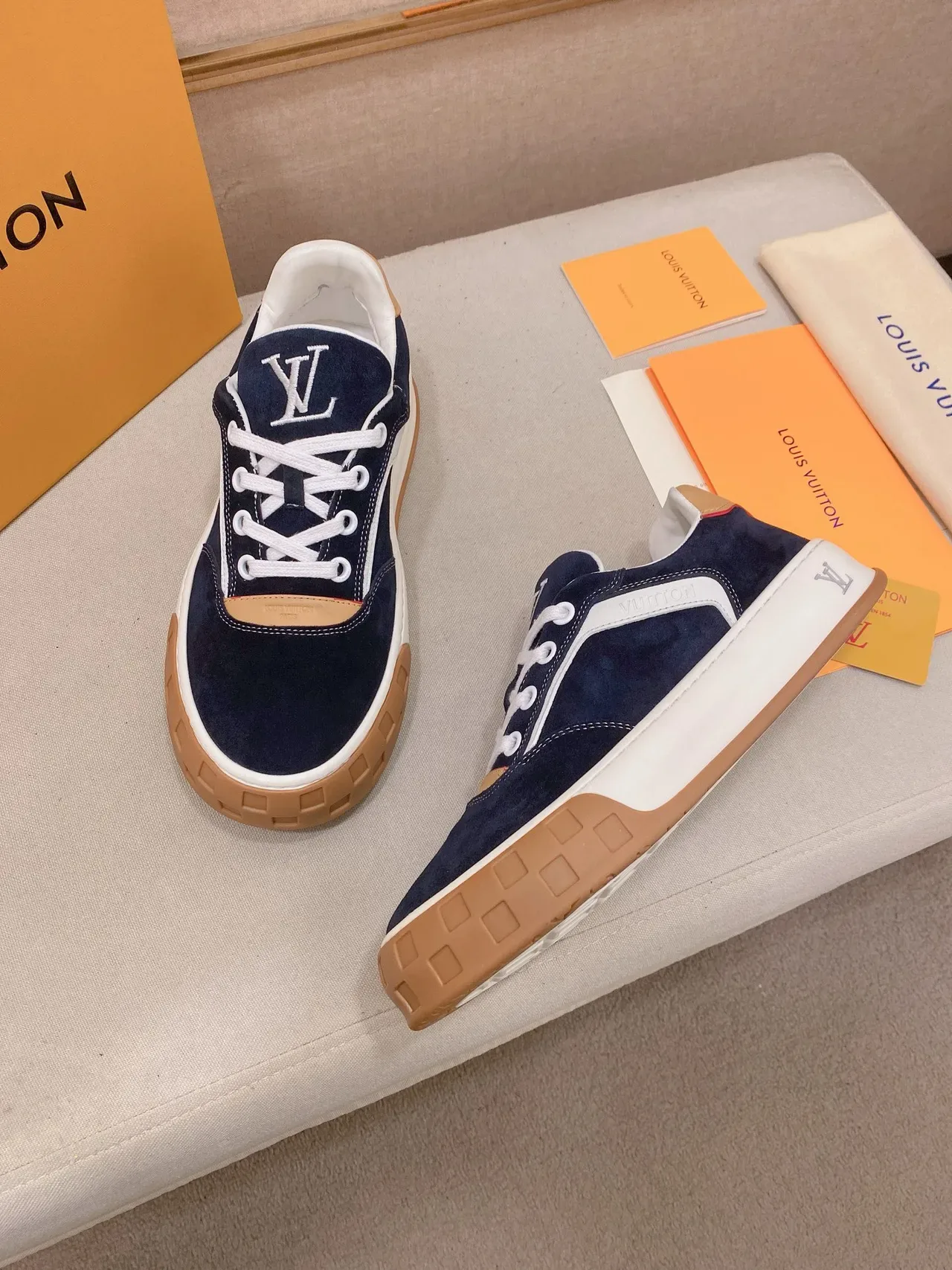 Louis Vuitton LV Trainer Color Navy Beige, Upper de ante, Rayas blancas contrastantes, Zapatillas Lifestyle 7