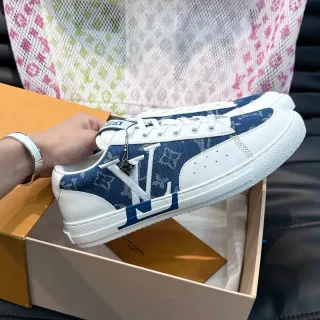 Zapatillas lifestyle Louis Vuitton LV Trainer Navy White con paneles de denim y monograma