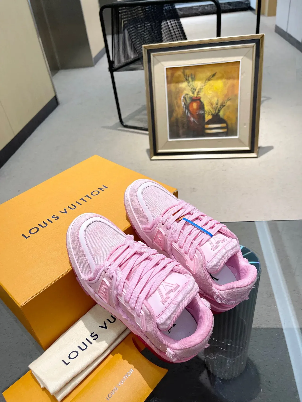 Louis Vuitton LV Trainer Chaussures lifestyle rose blanc monogram jacquard supérieur bordes de tissu effilochés 6