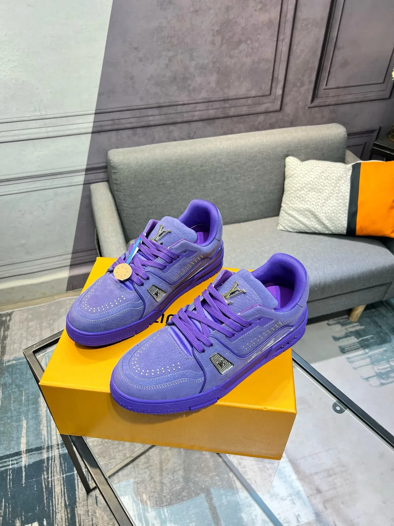 Louis Vuitton LV Trainer Violet Monochromatique En Cuir Avec Détails Perforés Style de Vie Sneakers 3