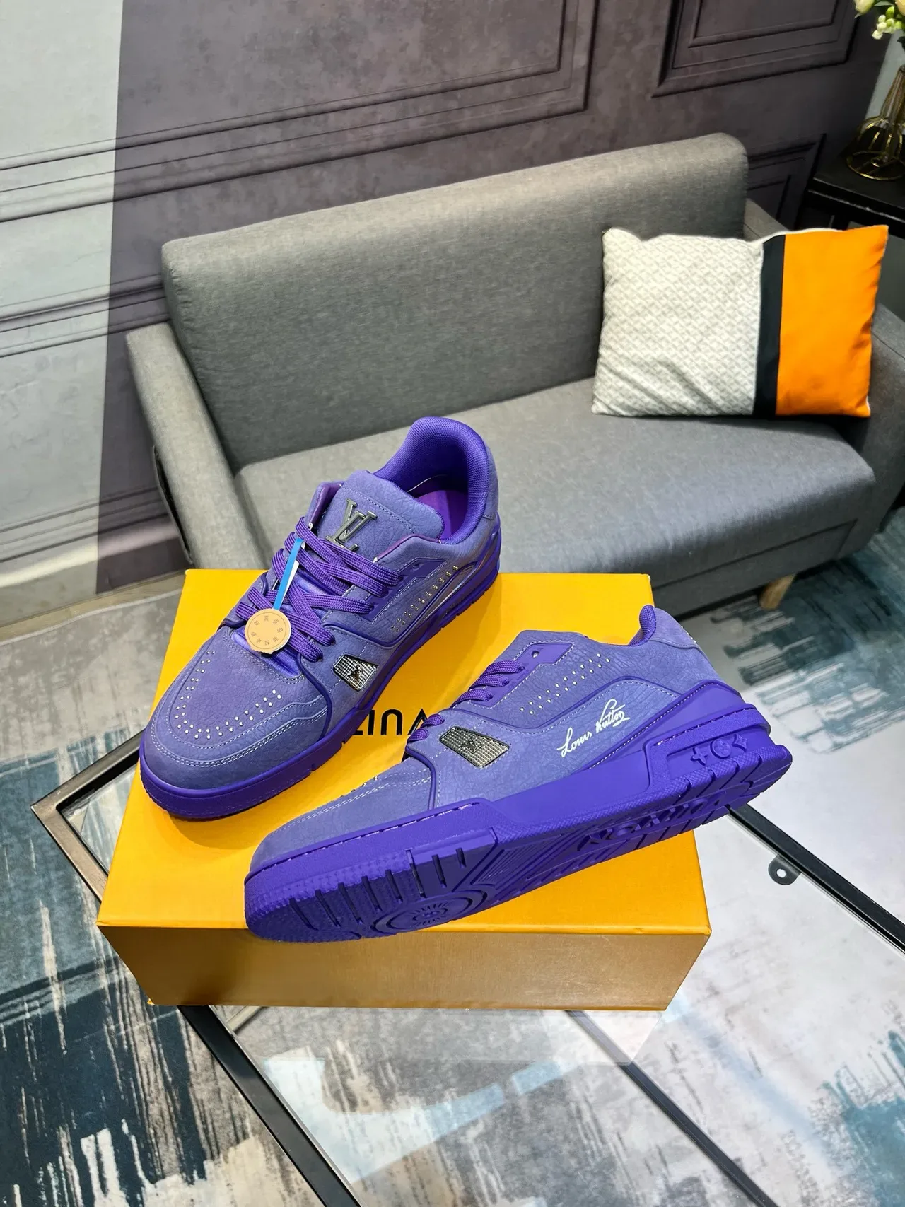 Louis Vuitton LV Trainer Violet Monochromatique En Cuir Avec Détails Perforés Style de Vie Sneakers 4
