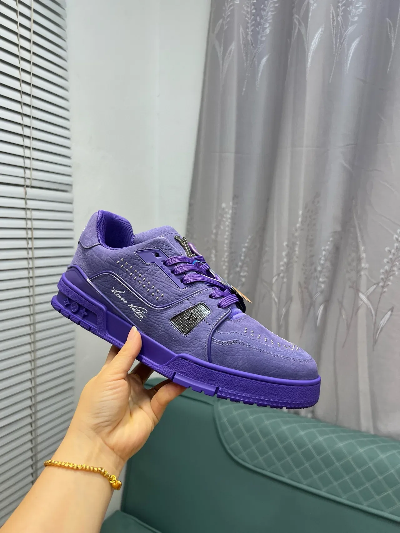 Louis Vuitton LV Trainer Violet Monochromatique En Cuir Avec Détails Perforés Style de Vie Sneakers 6