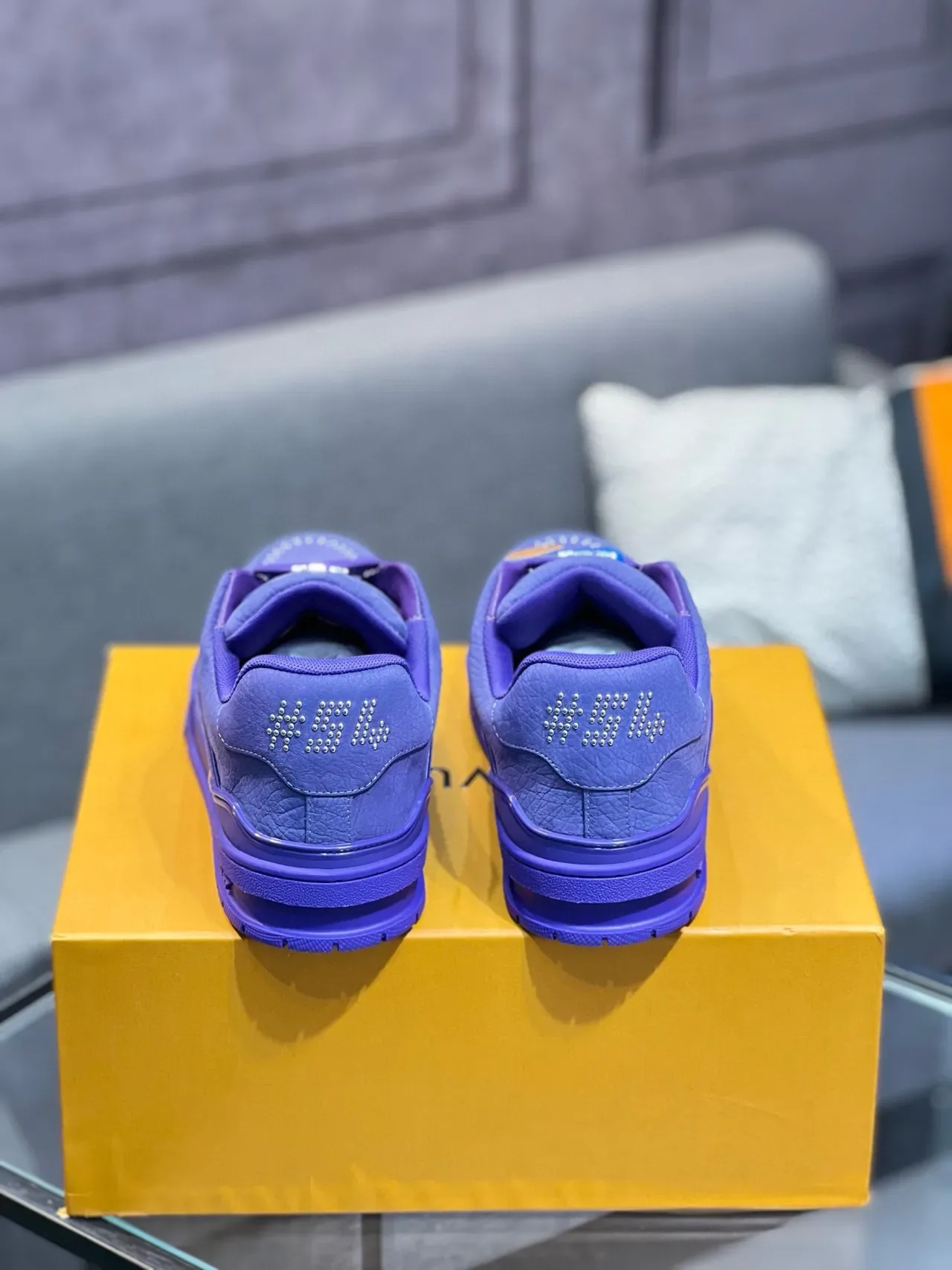 Louis Vuitton LV Trainer Violet Monochromatique En Cuir Avec Détails Perforés Style de Vie Sneakers 8