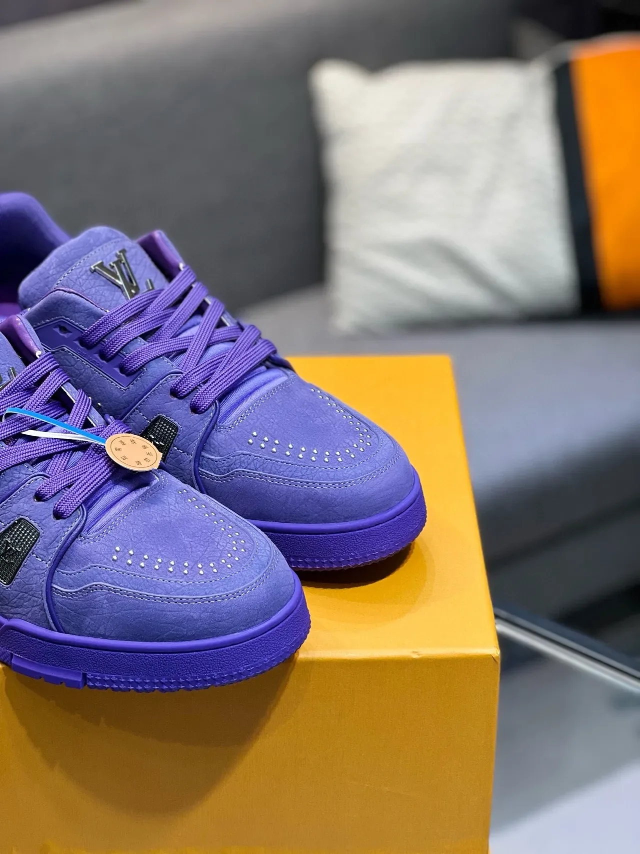 Louis Vuitton LV Trainer Violet Monochromatique En Cuir Avec Détails Perforés Style de Vie Sneakers 9