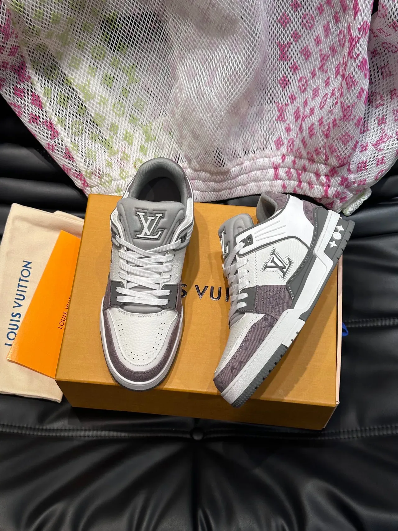 Louis Vuitton LV Trainer 白灰低帮分层皮革麂皮结构运动鞋 2