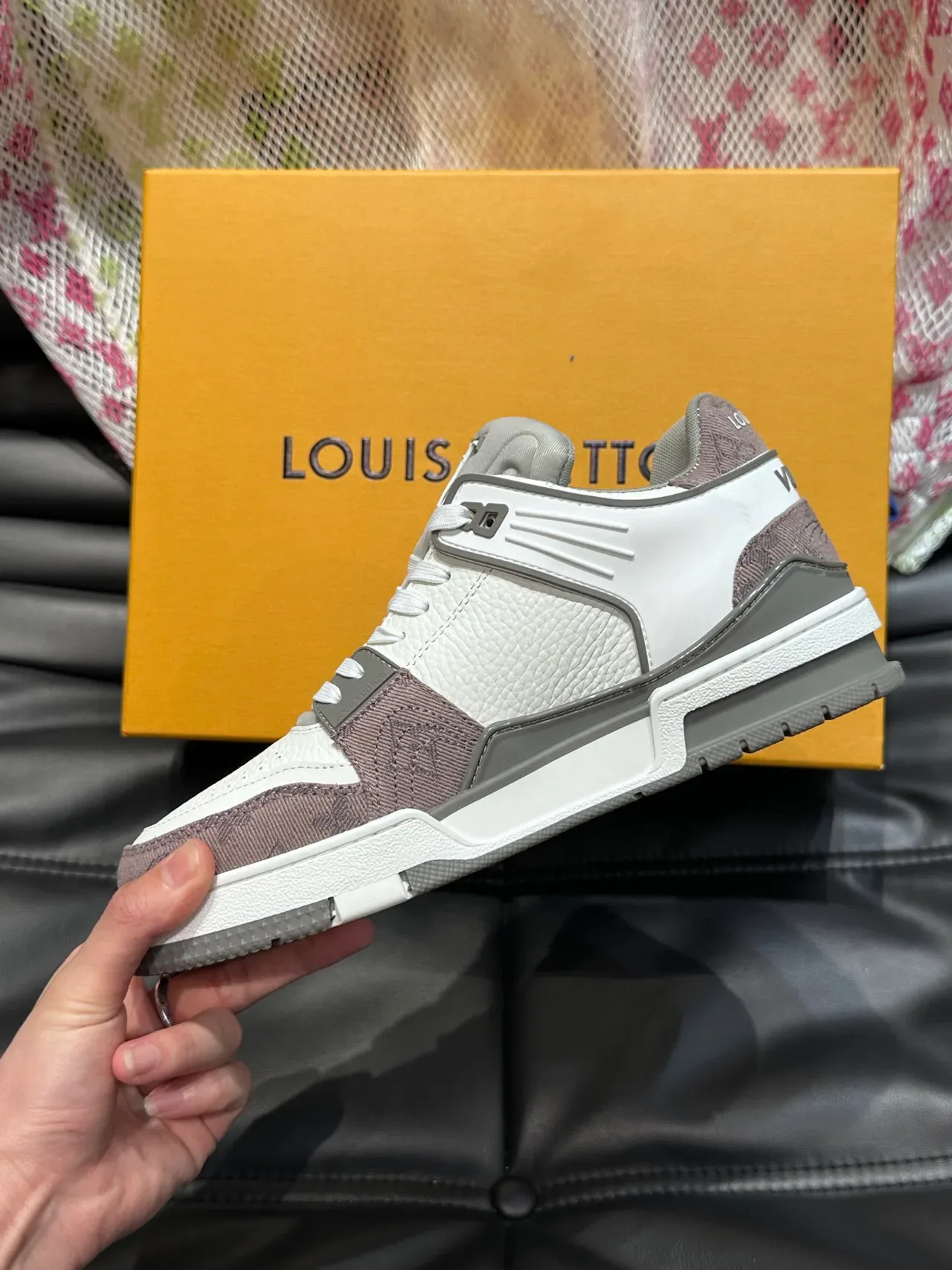 Louis Vuitton LV Trainer 白灰低帮分层皮革麂皮结构运动鞋 6