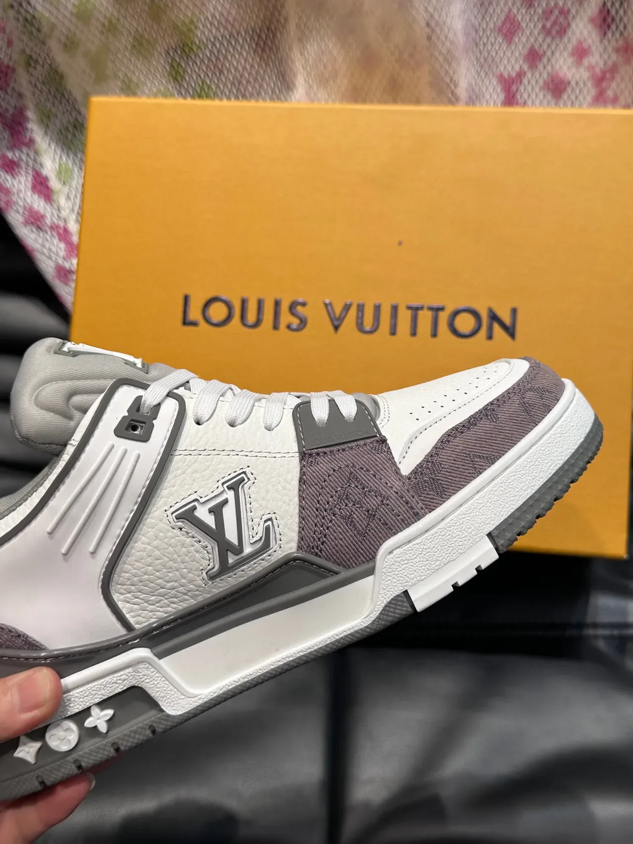 Louis Vuitton LV Trainer 白灰低帮分层皮革麂皮结构运动鞋 8