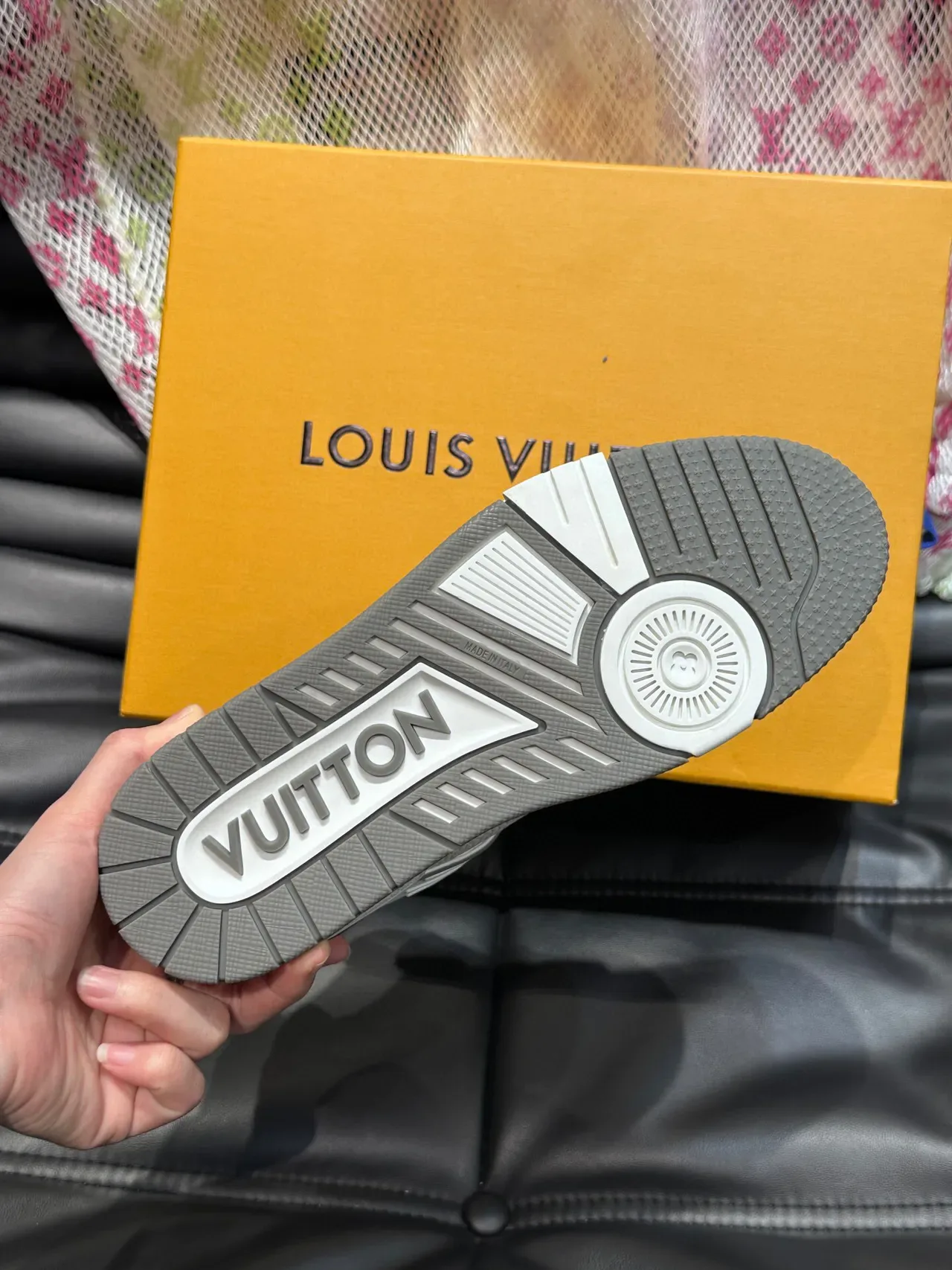 Louis Vuitton LV Trainer 白灰低帮分层皮革麂皮结构运动鞋 9