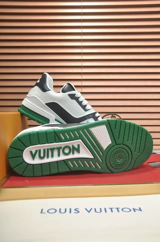 لويس فيتون LV Trainer حذاء رياضي أبيض وأخضر جلد وصناعي متعدد الطبقات للجزء العلوي قاعدة وسطية منحوتة أسلوب حياة 3