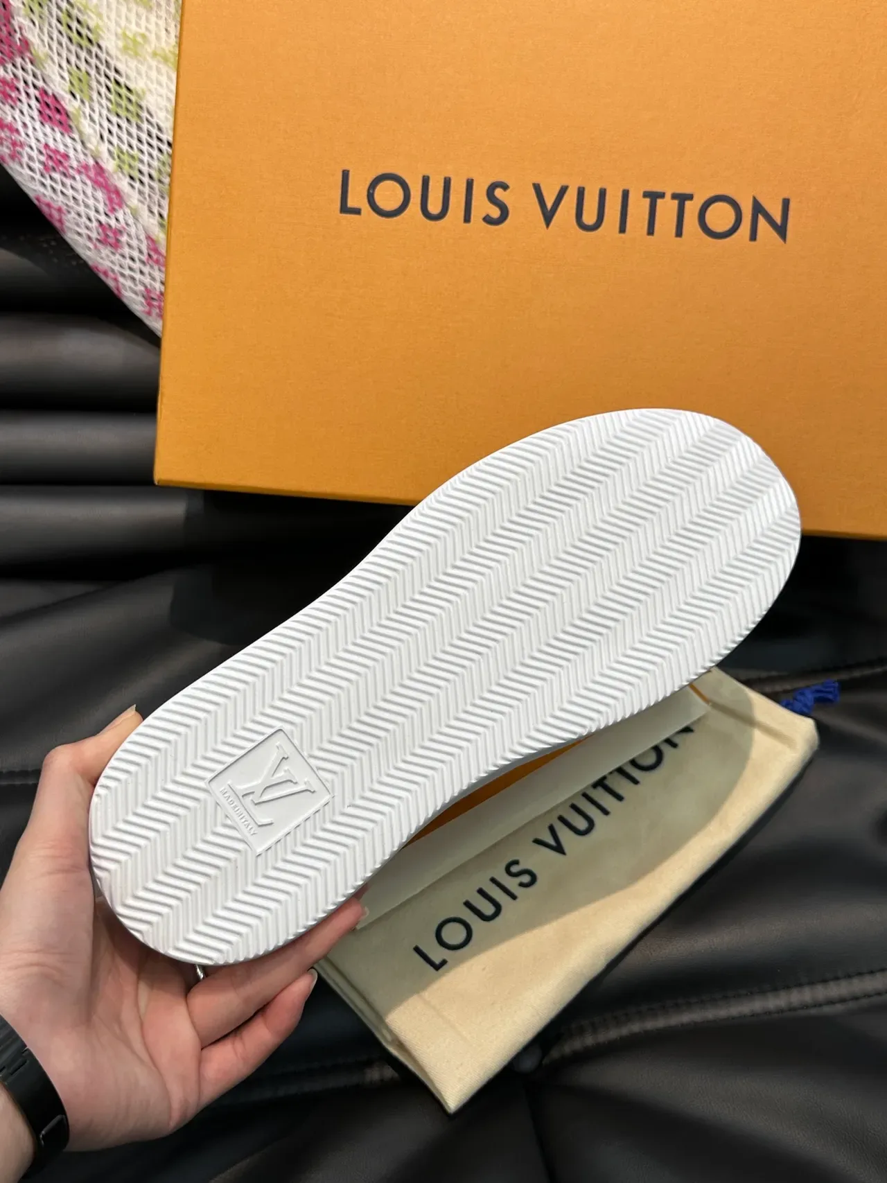 Louis Vuitton LV Trainer सादा সবুজ চামড়া নিম্ন-টপ ফ্লোরাল-এমব্রয়ডারি মোনোগ্রাম লাইফস্টাইল স্নিকার 2