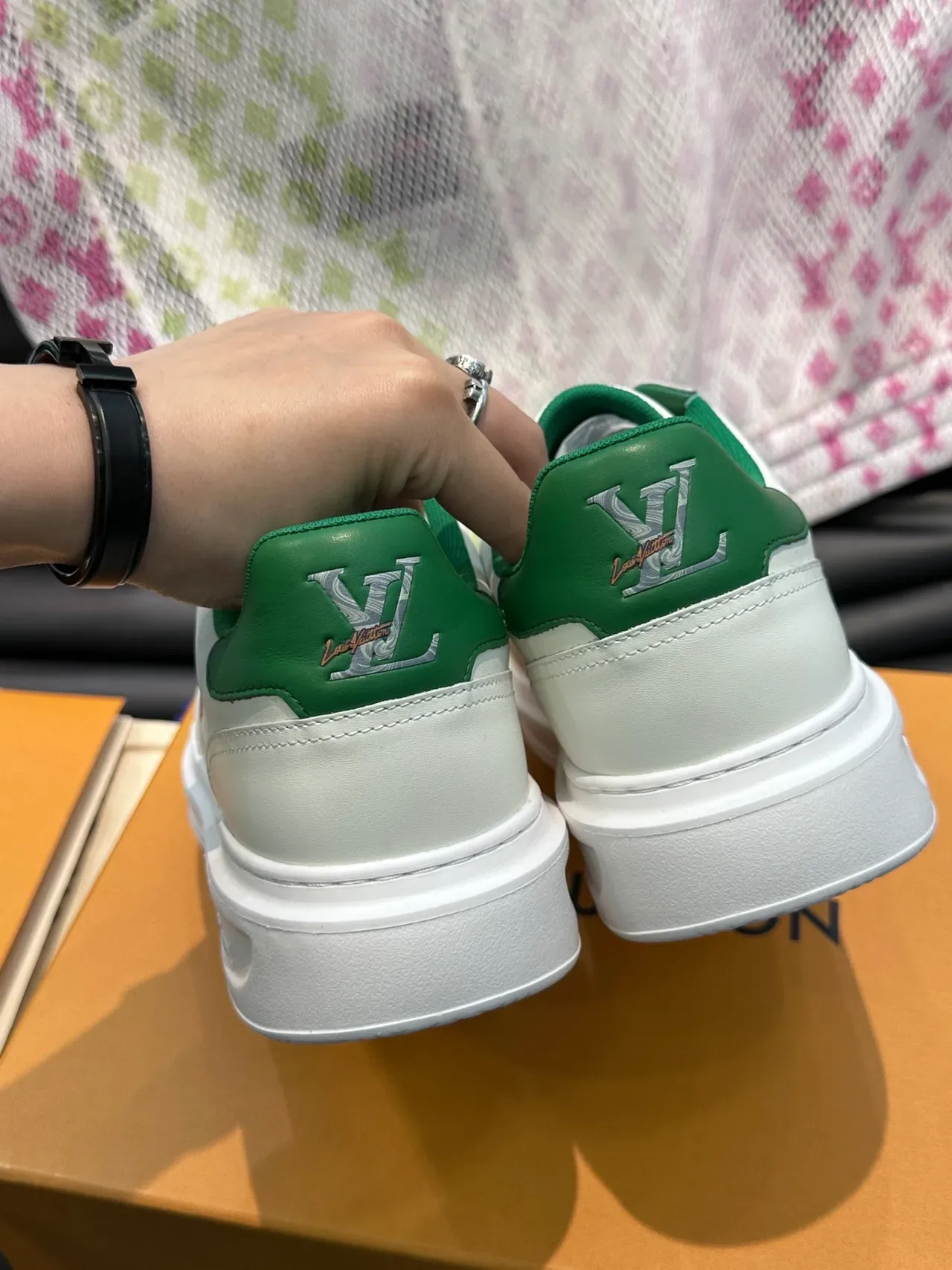 Louis Vuitton LV Trainer सादा সবুজ চামড়া নিম্ন-টপ ফ্লোরাল-এমব্রয়ডারি মোনোগ্রাম লাইফস্টাইল স্নিকার 3