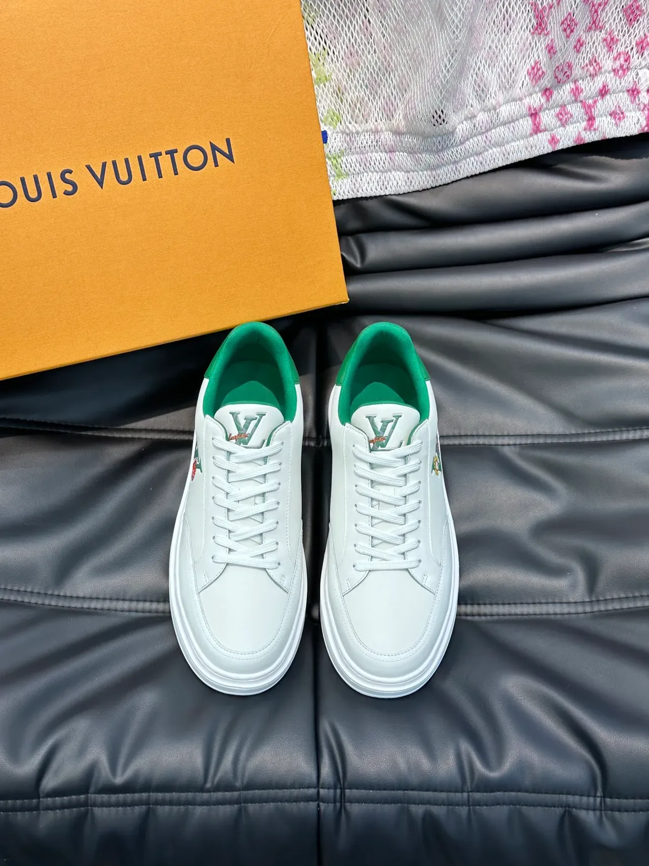 Louis Vuitton LV Trainer सादा সবুজ চামড়া নিম্ন-টপ ফ্লোরাল-এমব্রয়ডারি মোনোগ্রাম লাইফস্টাইল স্নিকার 5