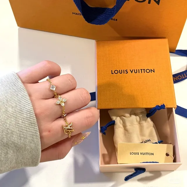 Louis Vuitton LV Volt and Flower Ring Set Gold Transparent Crystals Ring 5