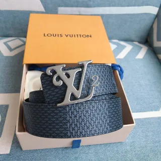 Louis Vuitton LV² Cinto Couro Texturizado Azul Escuro