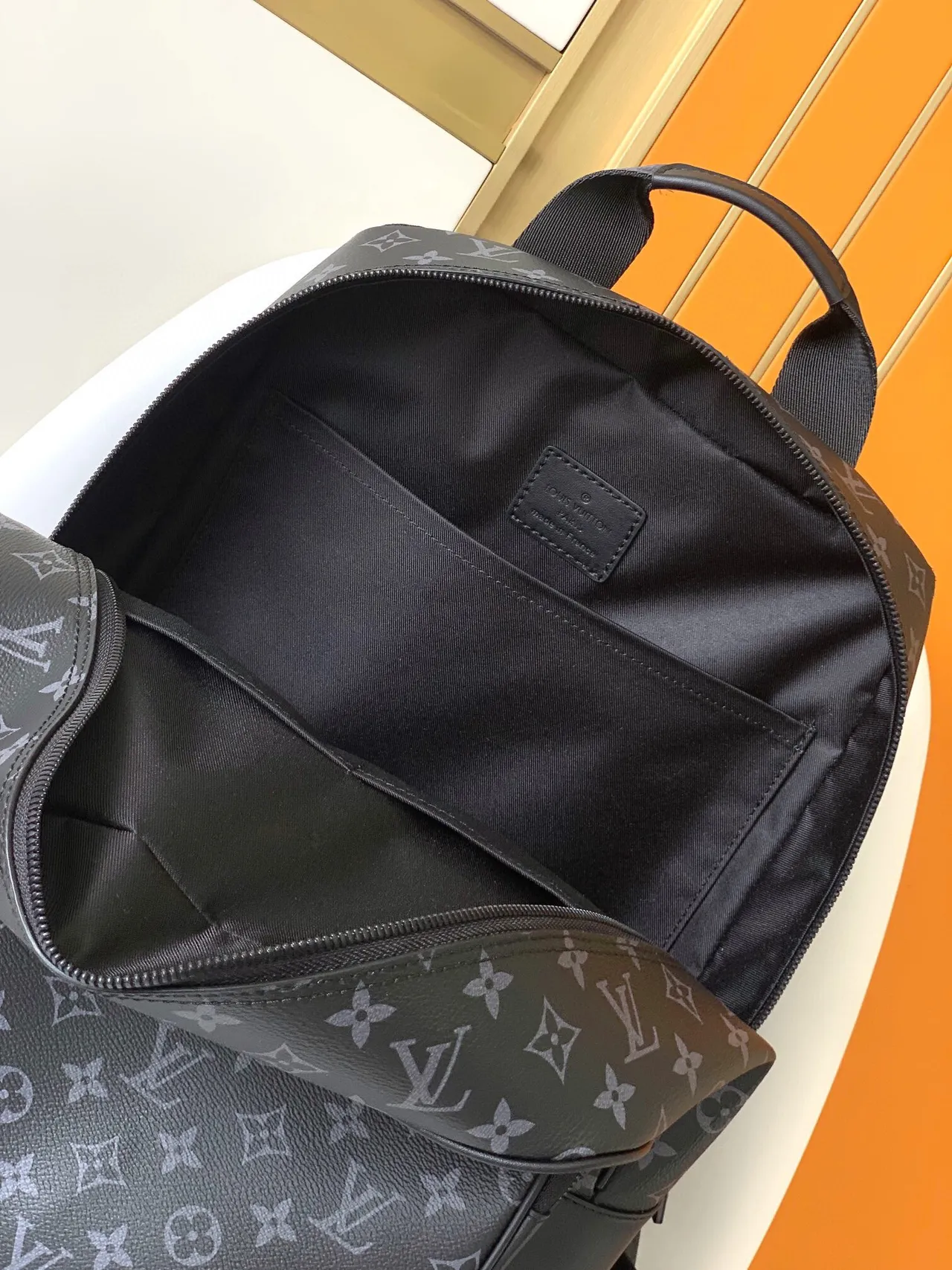 Louis Vuitton Monogram Eclipse 黑灰色休闲背包 2