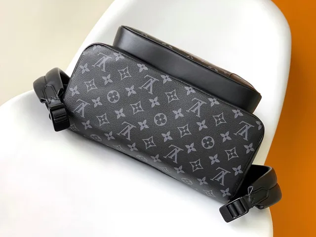 Louis Vuitton Monogram Eclipse 黑灰色休闲背包 4