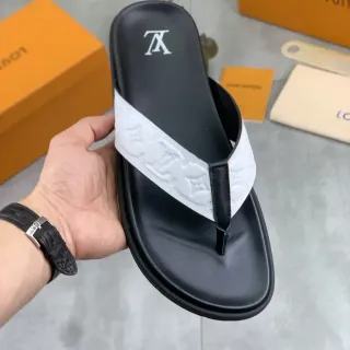 Louis Vuitton Monogram-Embossed 黑白人字拖鞋