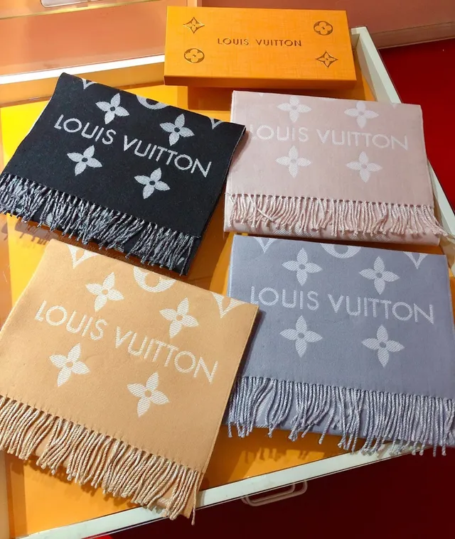 Louis Vuitton Monogram Floral কালো ও ধূসর ক্যাশমিয়ার স্কার্ফ 4