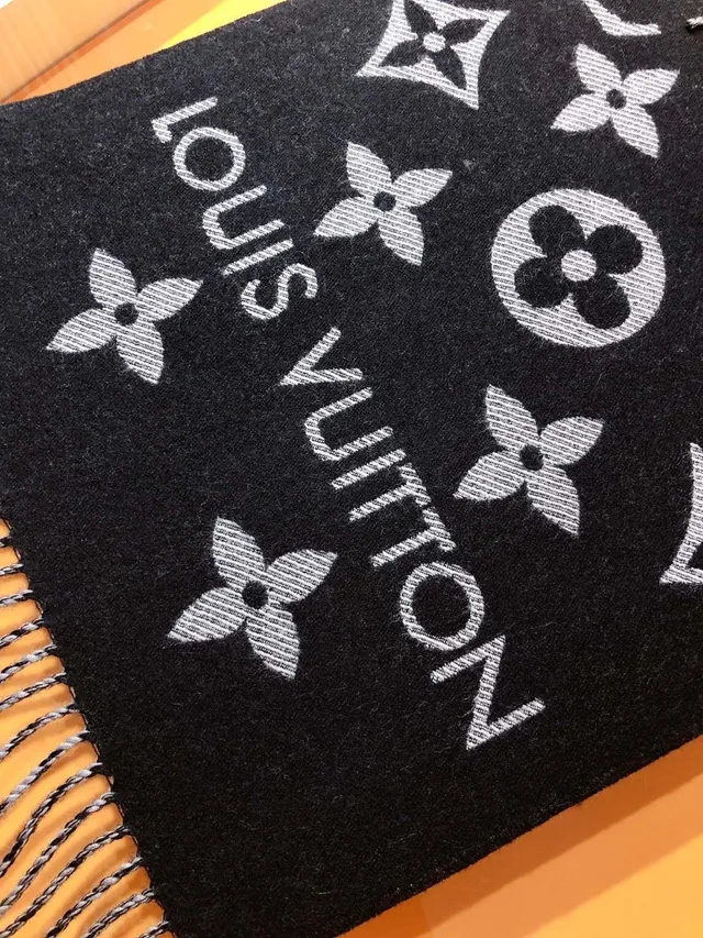 Louis Vuitton Monogram Floral কালো ও ধূসর ক্যাশমিয়ার স্কার্ফ 8