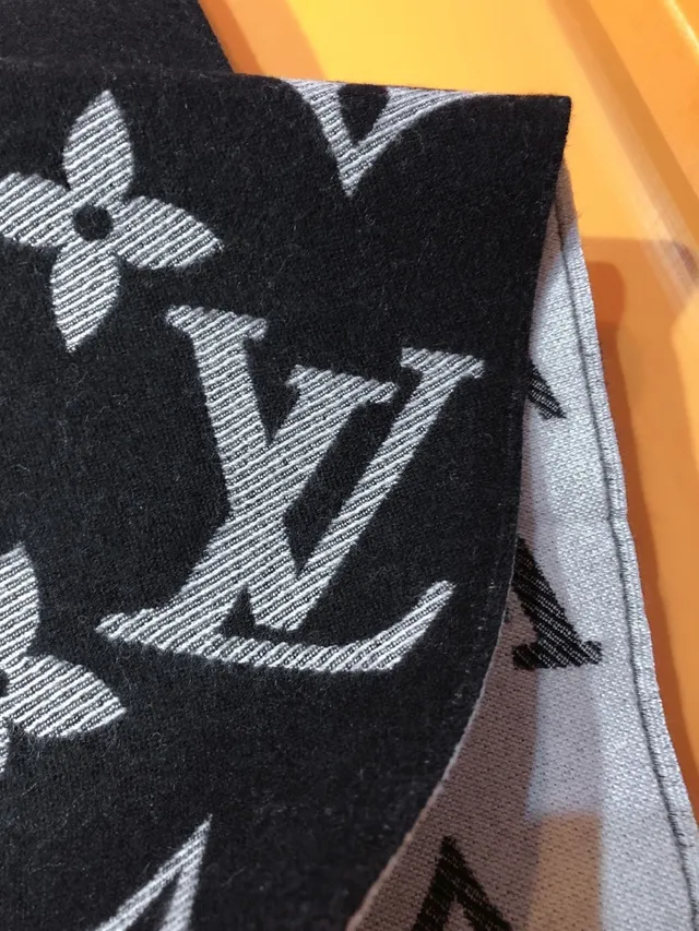 Louis Vuitton Monogram Floral কালো ও ধূসর ক্যাশমিয়ার স্কার্ফ 9