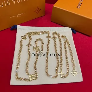 Louis Vuitton Monogram Flower e LV Initiales Gold-Tone Pearl Charm Colares