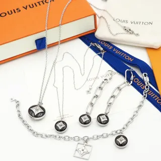 Louis Vuitton Monogram Flower কালো সিলভার চেইন-লিংক এনামেল পেন্ডেন্ট নেকলেস