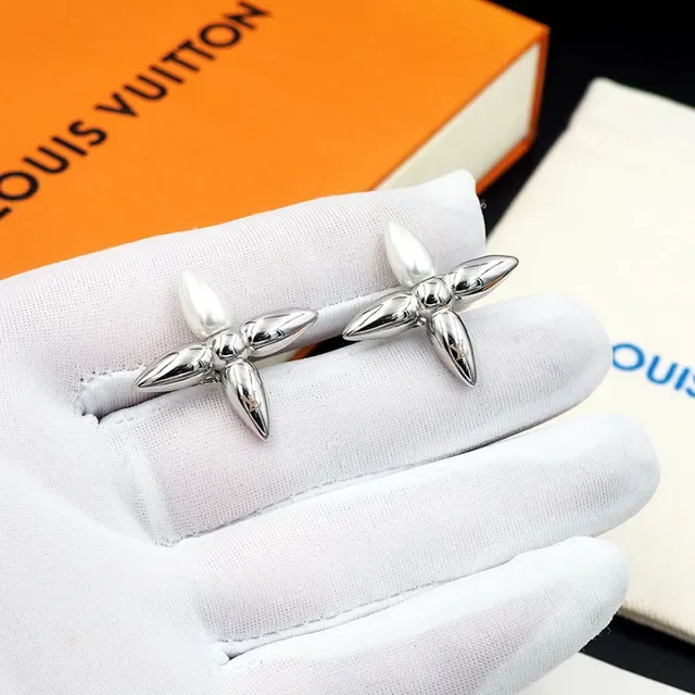 Louis Vuitton Monogram Flower Pearl-Centered Silver Stud Earrings 4