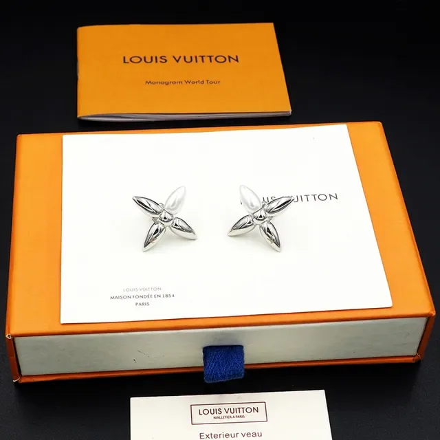 Louis Vuitton Monogram Flower Pearl-Centered Silver Stud Earrings 6
