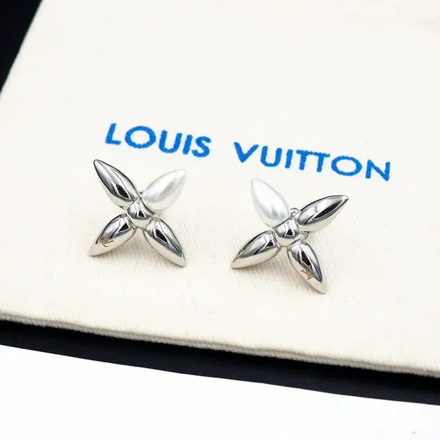 Louis Vuitton Monogram Flower Pearl-Centered Silver Stud Earrings 7