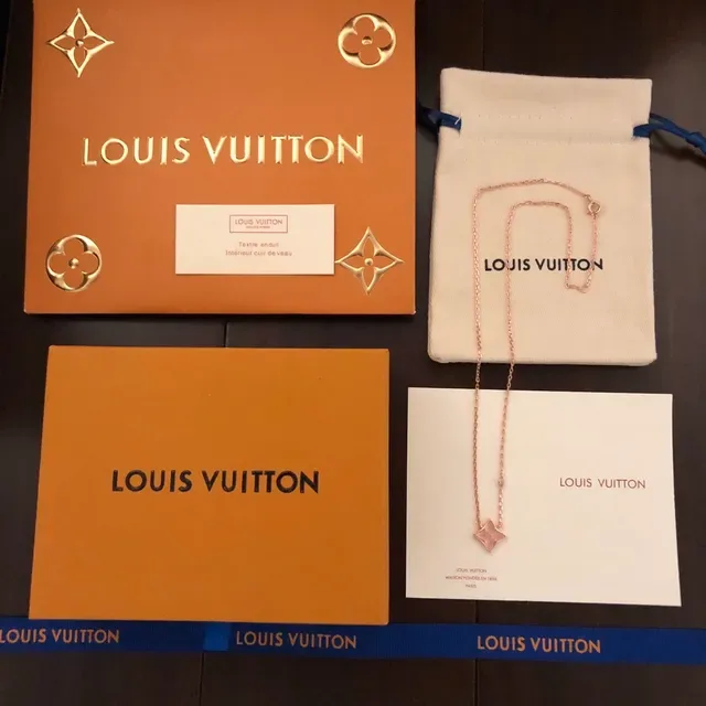 Colar Louis Vuitton Monogram Flor Ouro Rosa Rosa Pérola Mãe 2