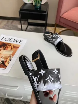 Sandalias casuales Louis Vuitton Monogram con correa gradient y tanga 3