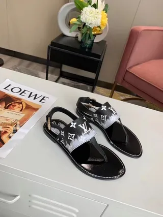 Sandalias casuales Louis Vuitton Monogram con correa gradient y tanga 5